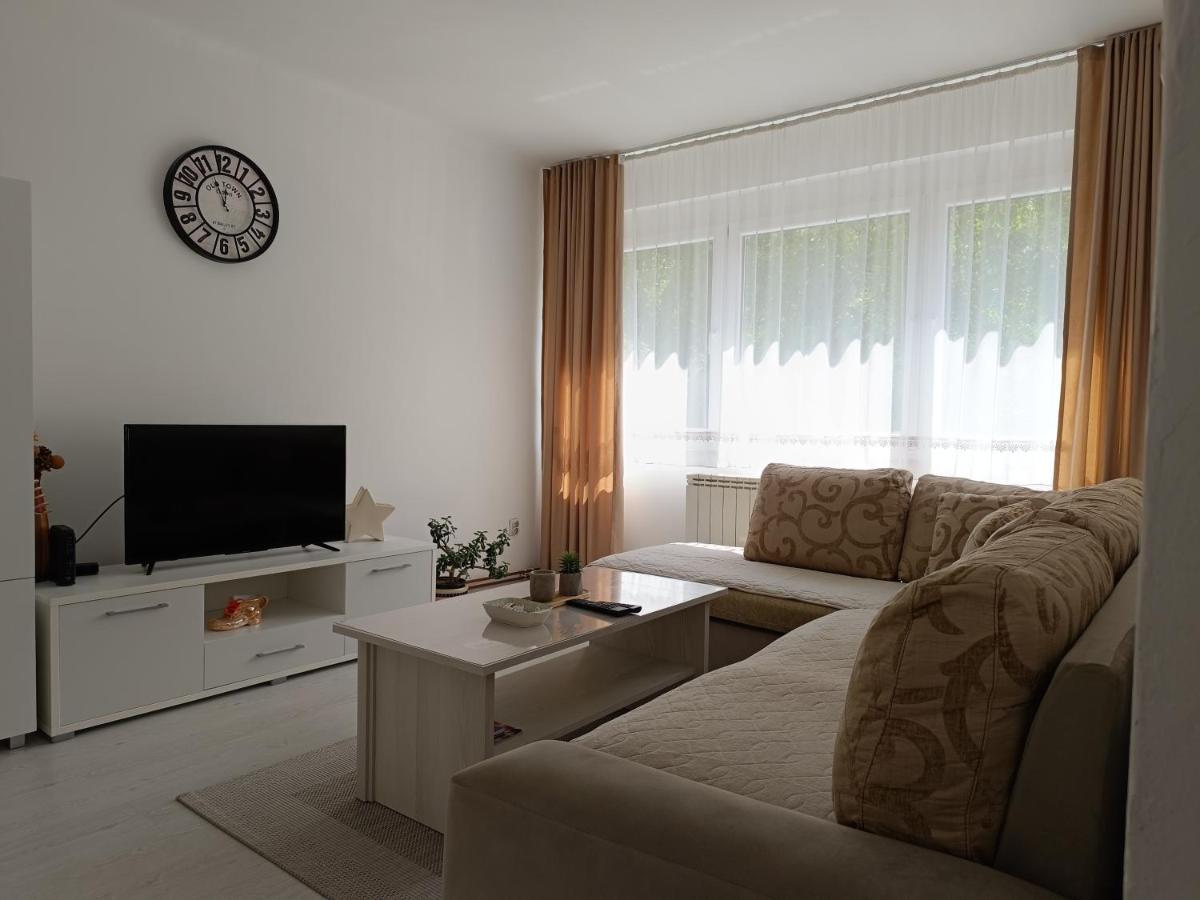 White & Tidy - Apartment Sarajevo - Housity