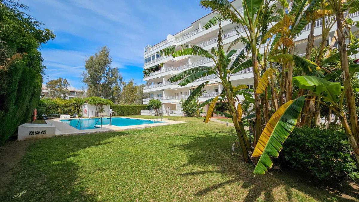 Puerto Banus 2linea playa,piscina y parking - Housity