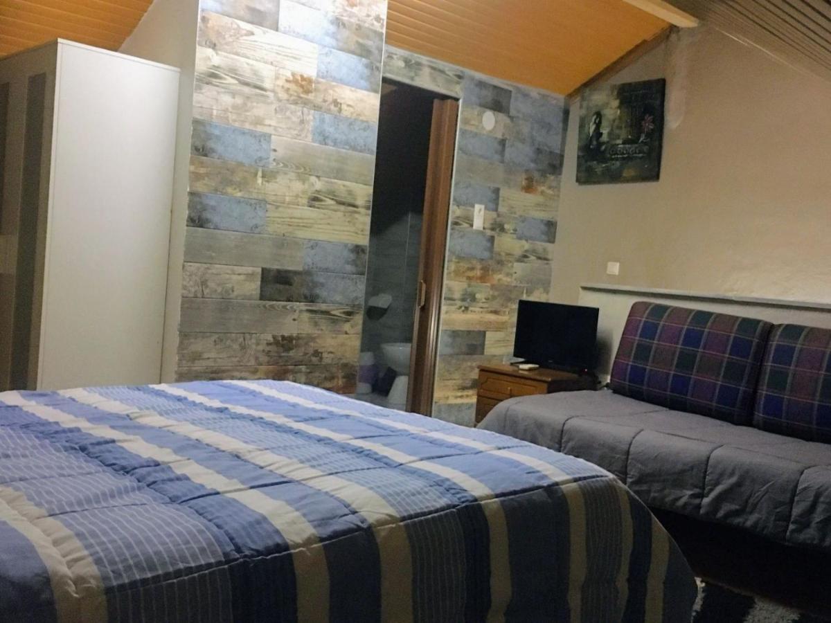 Roses Studios - Housity