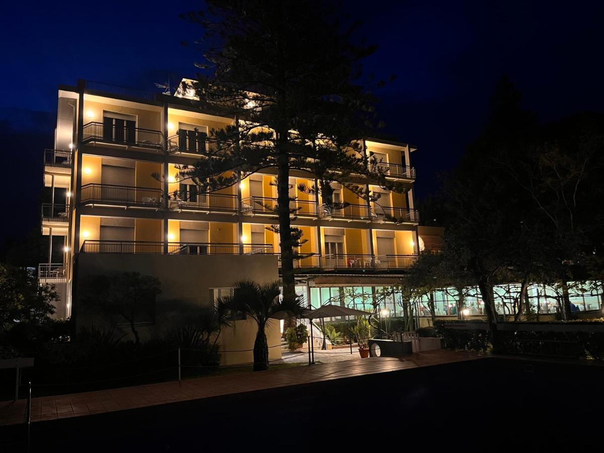 Hotel Eden Park - Housity