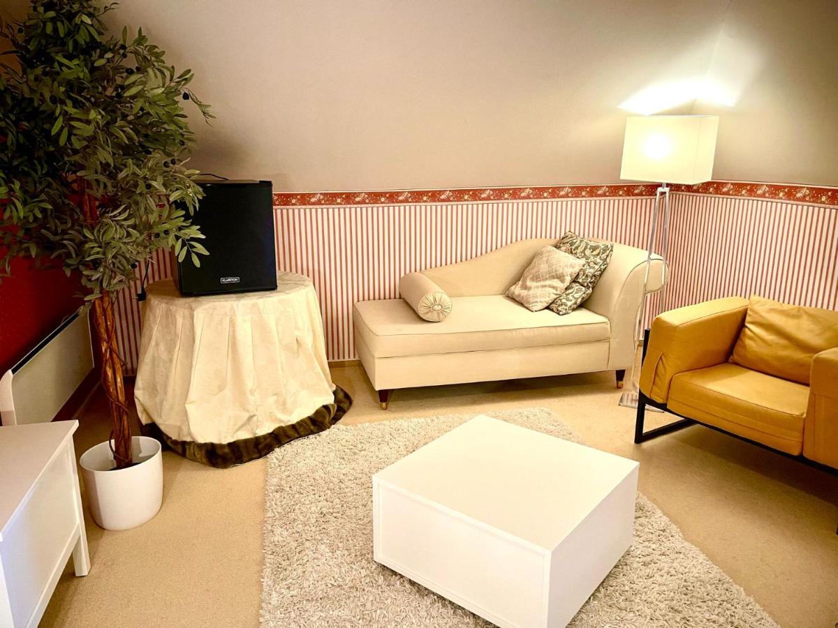 Villa Julian Mansarde - Housity