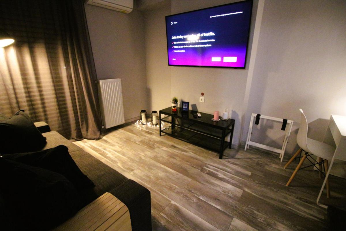 Yannis Apartments - Stylish Stay with High-Speed Wi-Fi - Housity