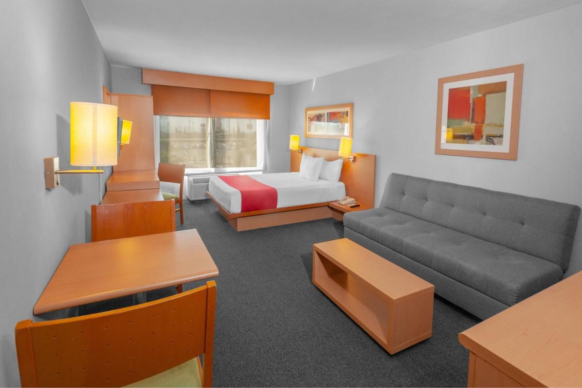 City Express by Marriott Celaya Parque - Housity