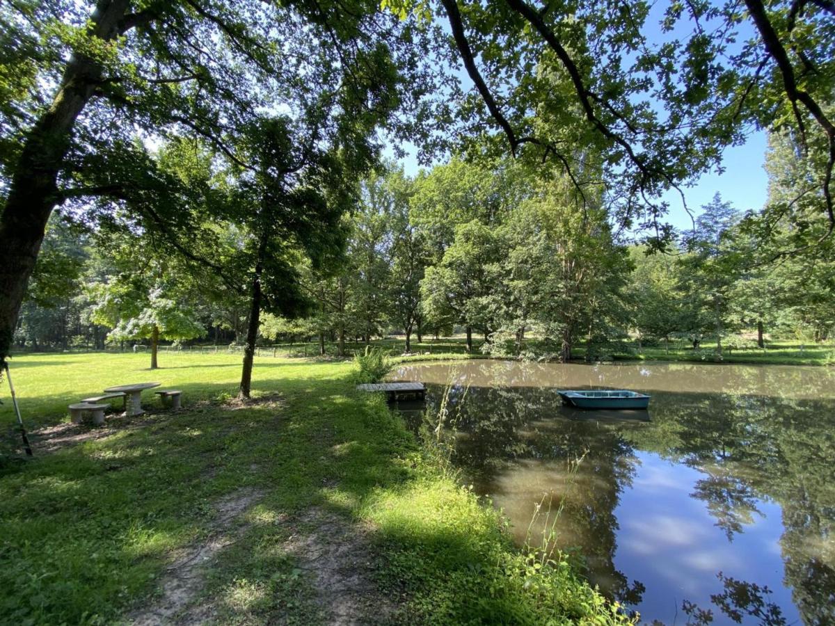 Gîte de Charme à Senlisse: Confort Haut de Gamme, Parc Arboré, Cheminée, Wifi Gratuit, Proche Châteaux - FR-1-527-9 - Housity