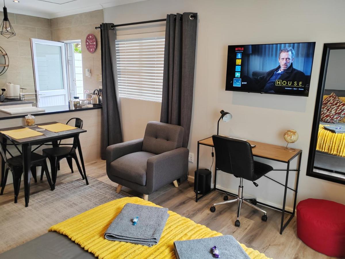 Leafy Retreat Kenridge Trendy - Housity