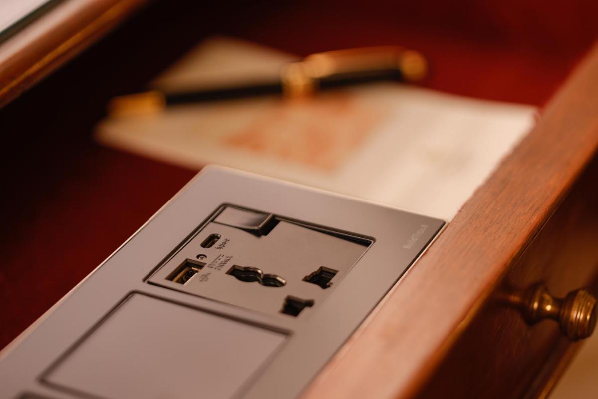 a close up of an electronic device in a drawer at The Imperial, New Delhi in New Delhi a close up of an electronic device in a drawer at The Imperial, New Delhi in New Delhi