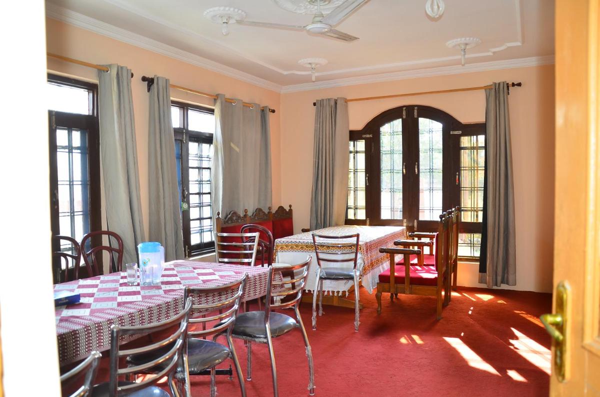 Hotel John's Palace - Housity
