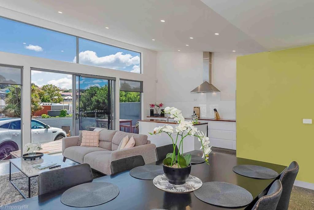 Walk to Salamanca, Queens Cottage LUX 3bdm Queens Cottage - Housity