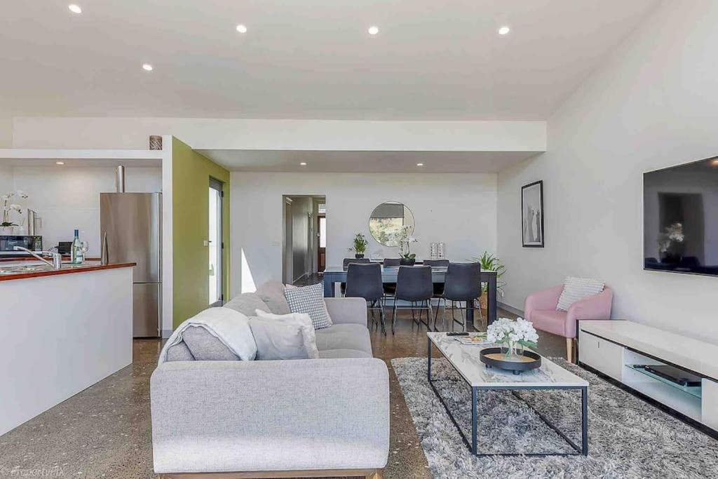 Walk to Salamanca, Queens Cottage LUX 3bdm Queens Cottage - Housity
