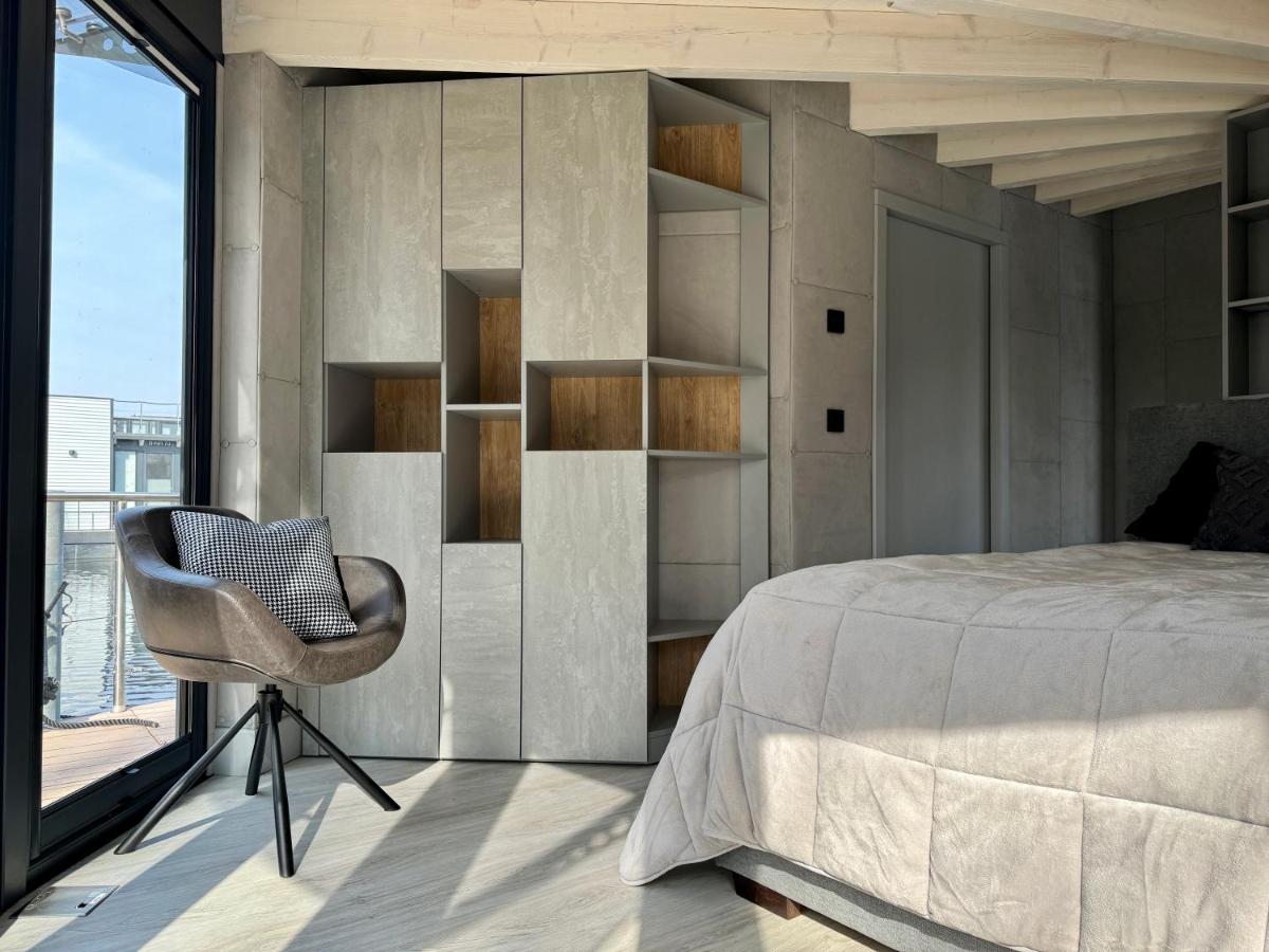 Luxus Floating Home Shanti 2 - Housity
