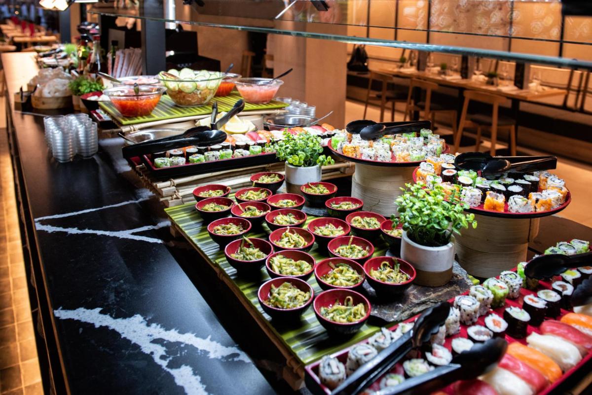 Comida en o cerca de este hotel
