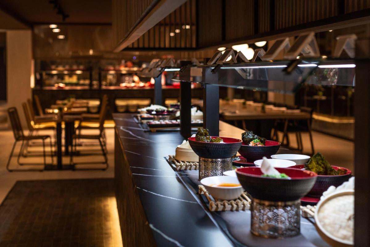 Comida en o cerca de este hotel