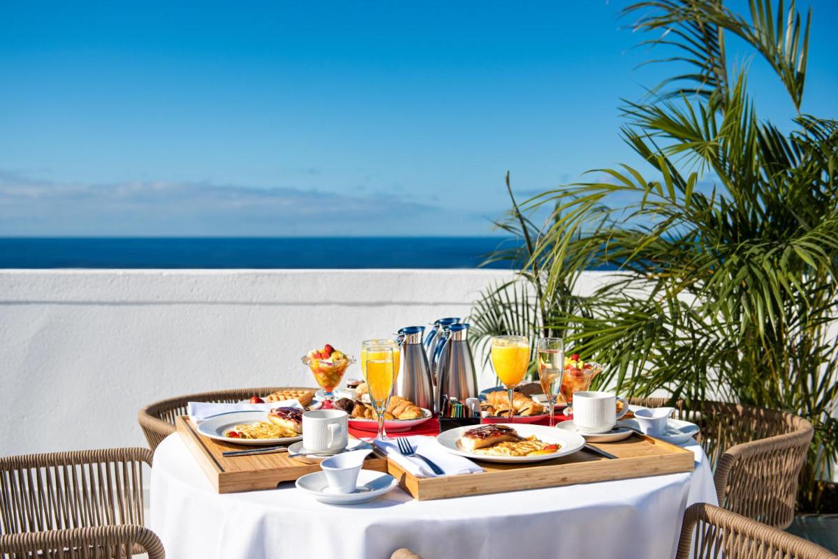 Comida en o cerca de este hotel