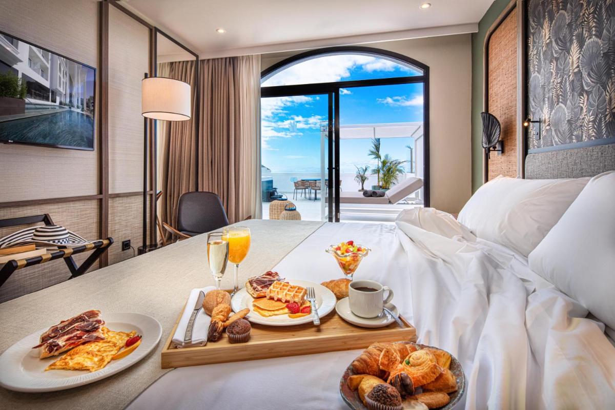 Comida en o cerca de este hotel