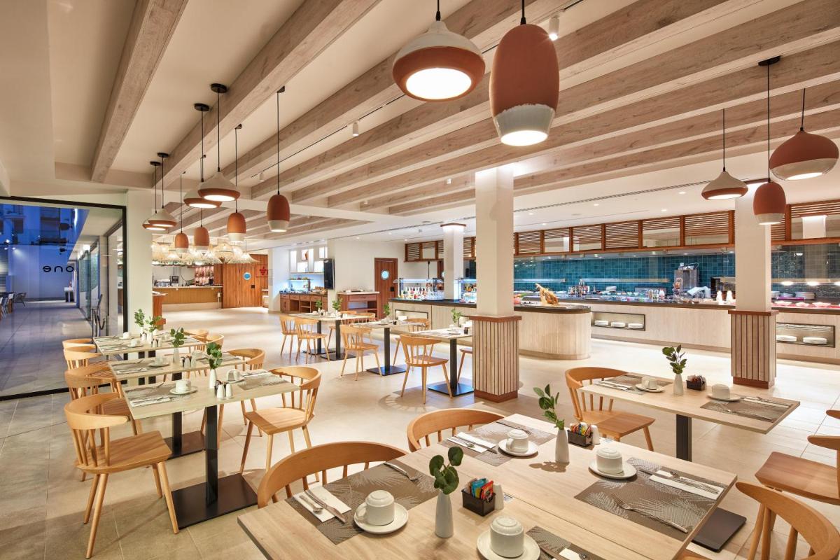Un restaurante o sitio para comer en Princess Inspire Tenerife - Adults Only