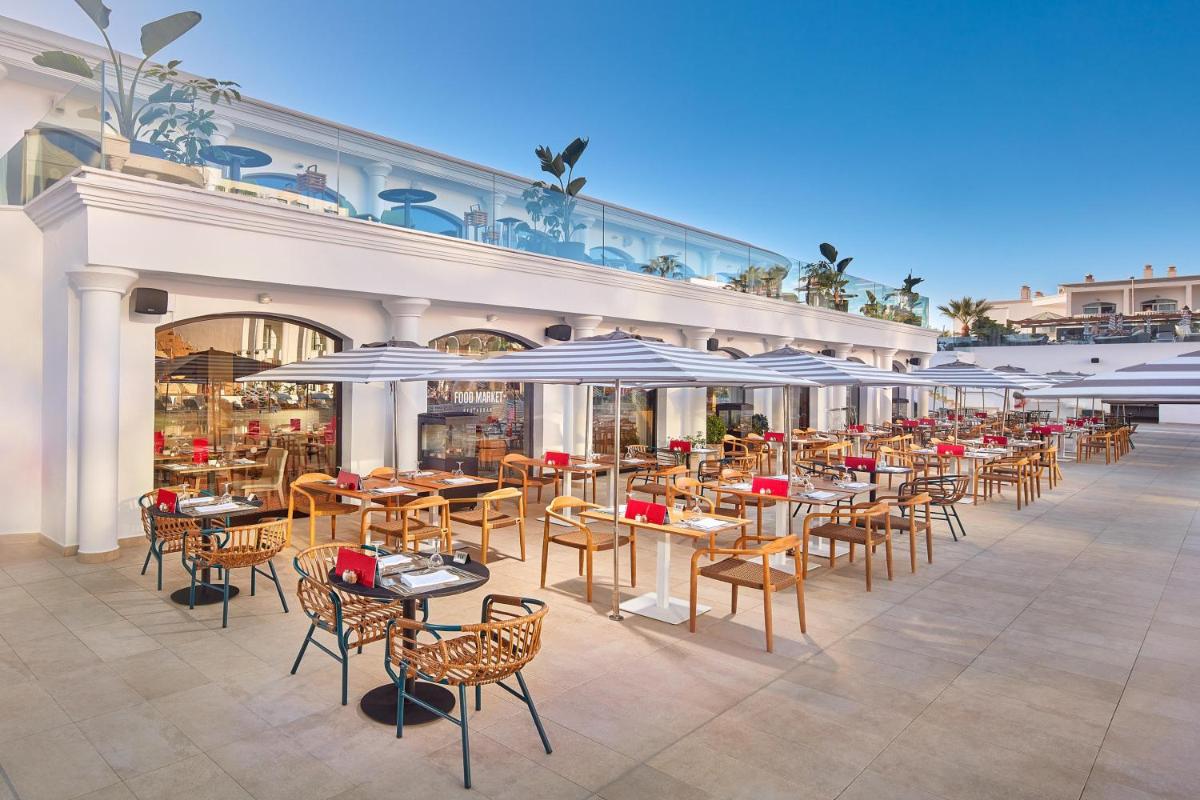 Un restaurante o sitio para comer en Princess Inspire Tenerife - Adults Only