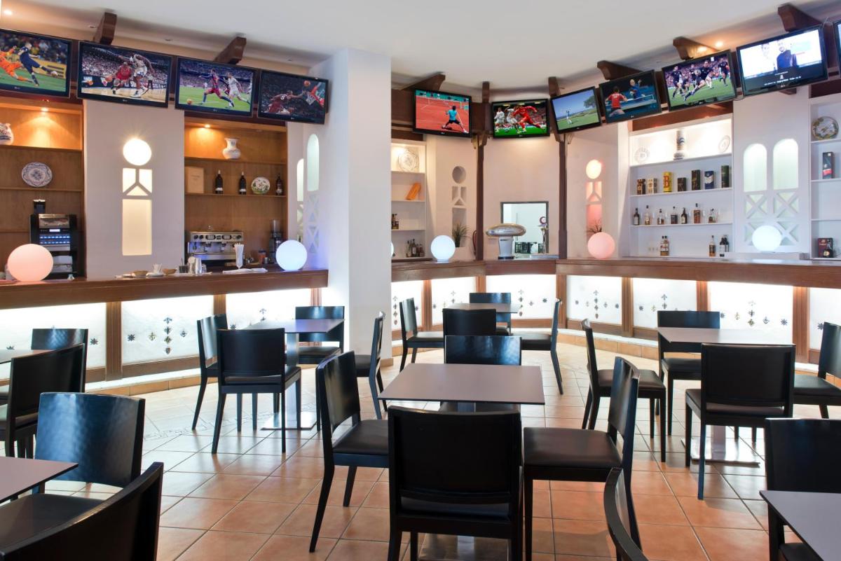 Un restaurante o sitio para comer en Club Jandía Princess