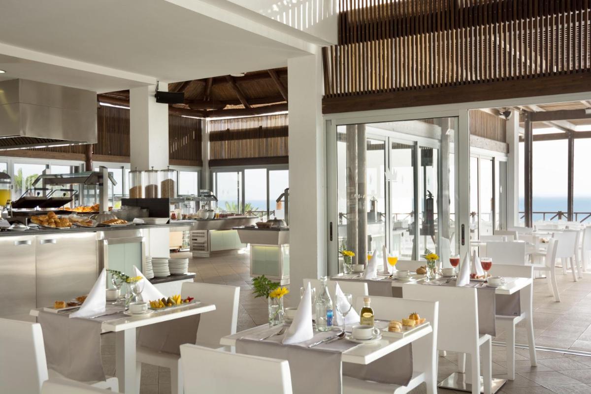 Comida en o cerca de este hotel