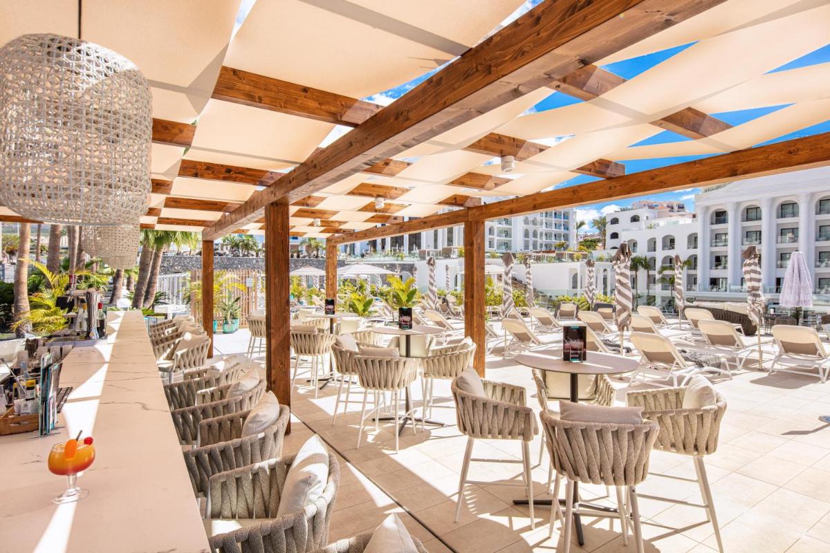 Un restaurante o sitio para comer en Princess Inspire Tenerife - Adults Only