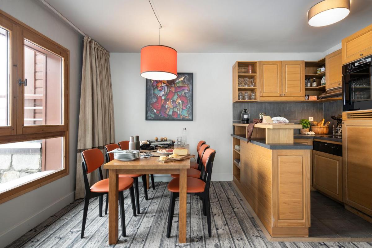 Cuisine ou kitchenette dans l'établissement Résidence Pierre & Vacances Premium Les Terrasses d'Eos