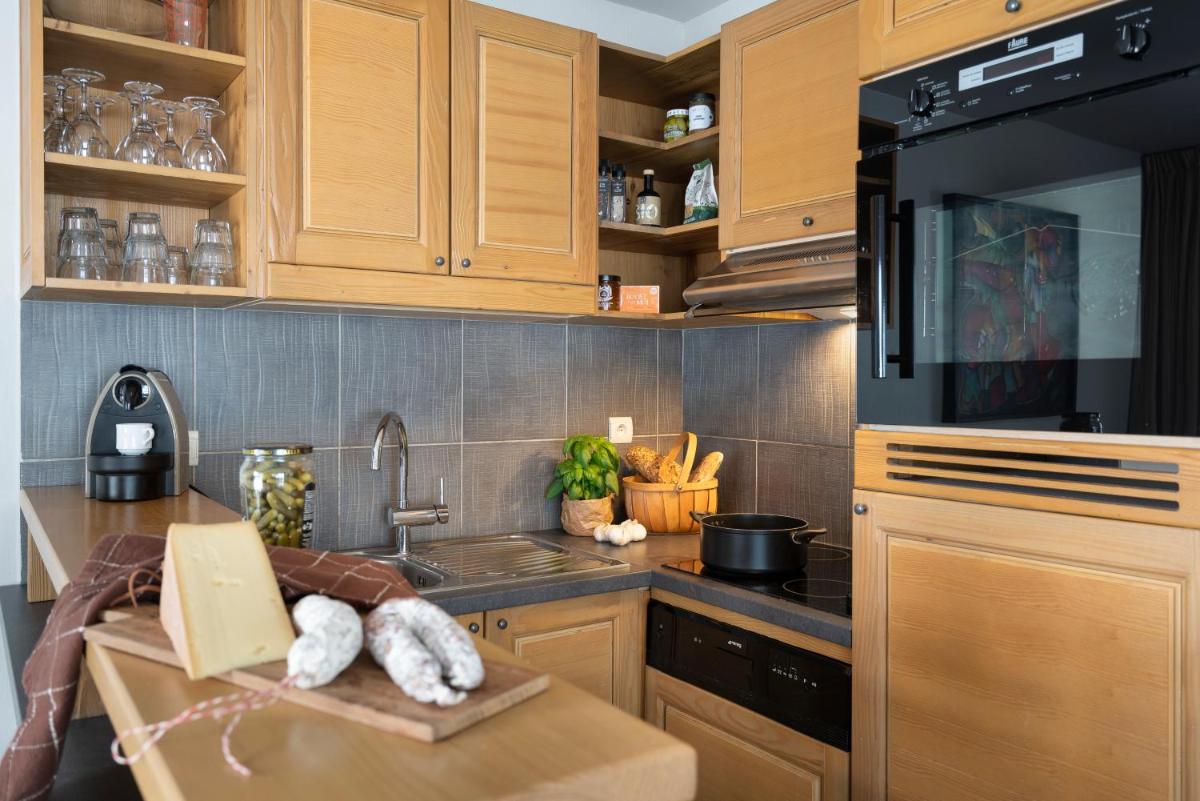 Cuisine ou kitchenette dans l'établissement Résidence Pierre & Vacances Premium Les Terrasses d'Eos