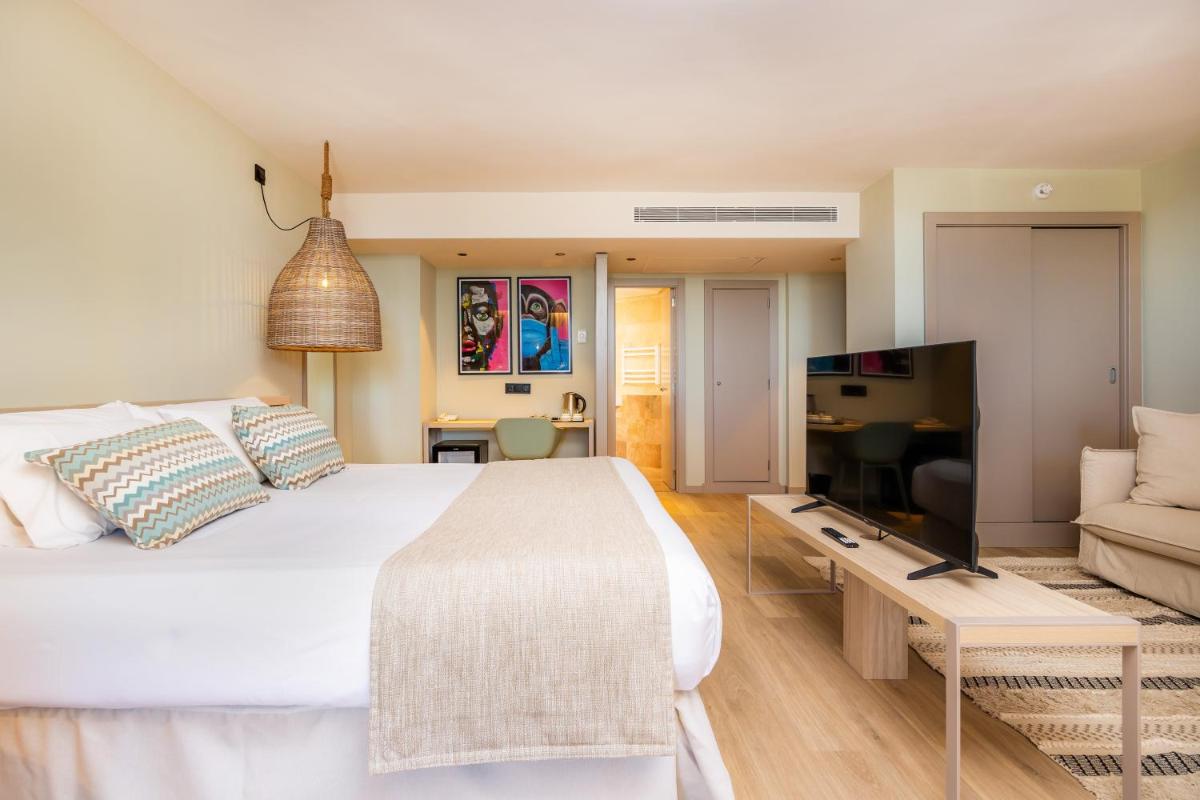 Cama o camas de una habitación en Marins Beach Club - Adults Only Hotel