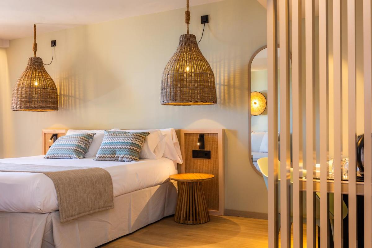 Cama o camas de una habitación en Marins Beach Club - Adults Only Hotel