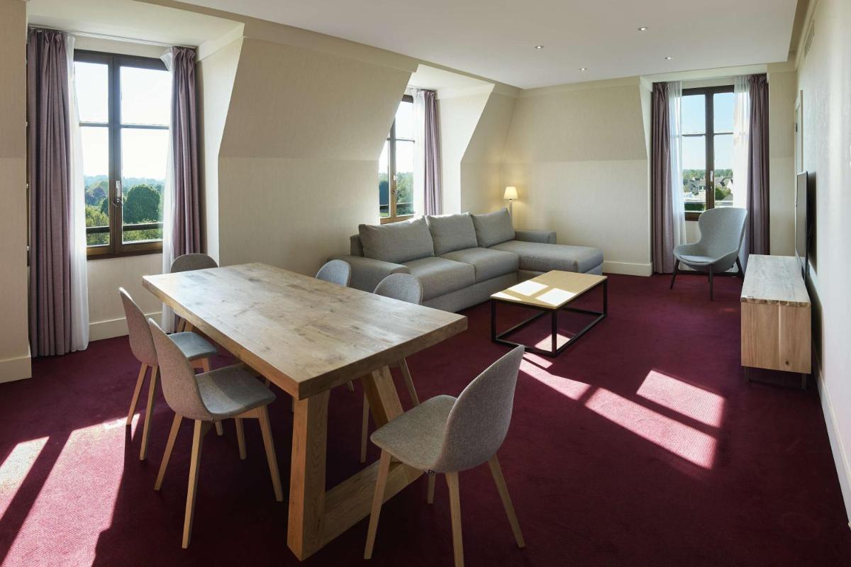 Coin salon dans l'établissement Hotel Paris Marne-la-Vallee by IHG