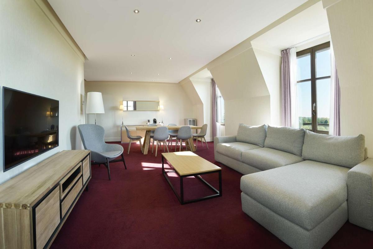 Télévision ou salle de divertissement dans l'établissement Hotel Paris Marne-la-Vallee by IHG