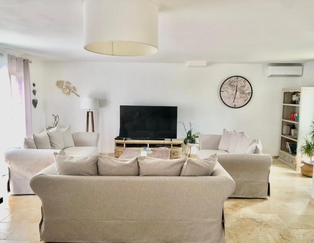 villa avec piscine et pool house calme absolu - Housity