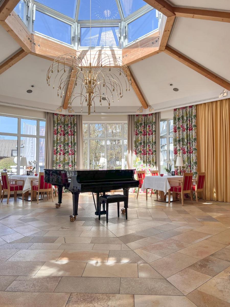 Ein Restaurant oder anderes Speiselokal in der Unterkunft Hotel Deimann