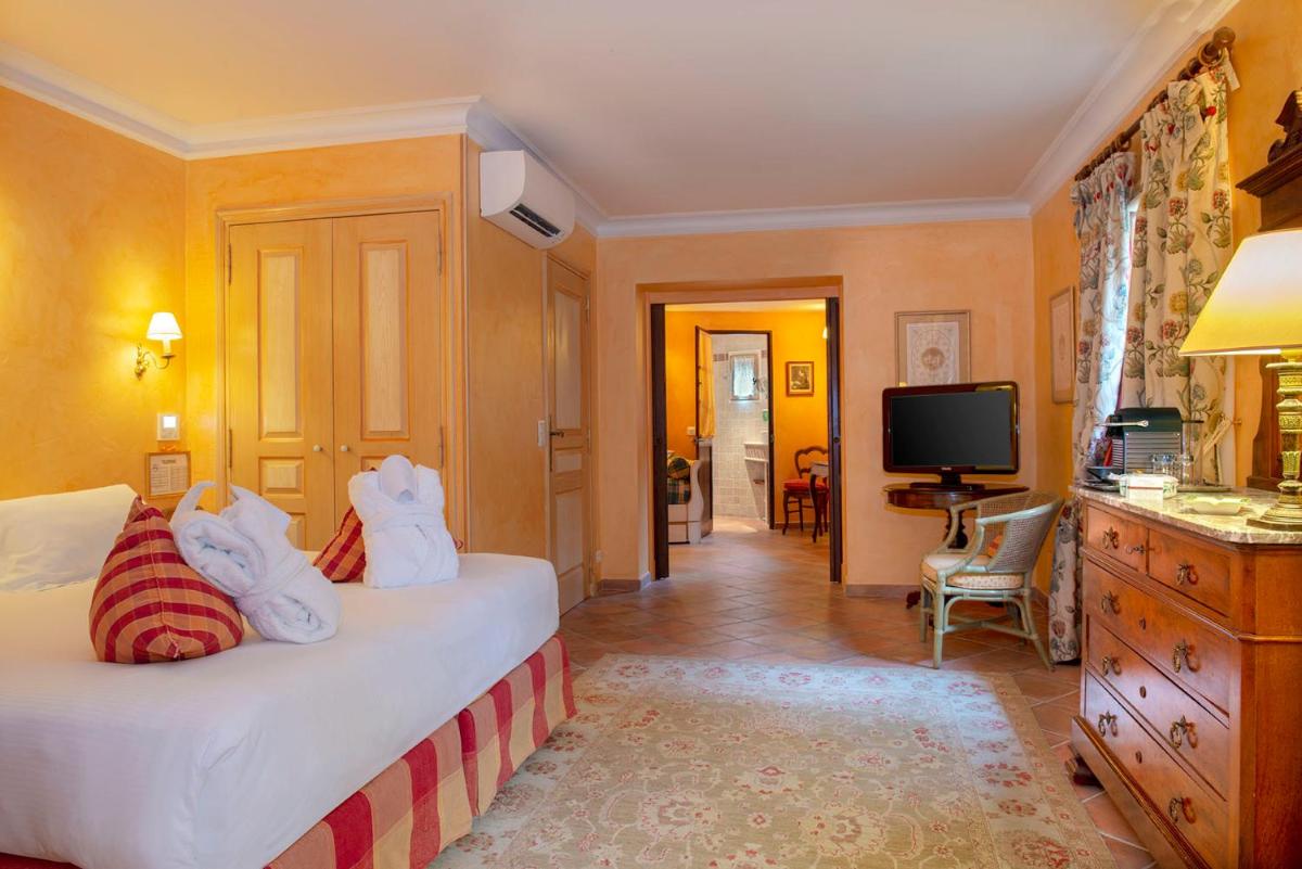 Télévision ou salle de divertissement dans l'établissement La Bastide du Calalou Hotel & Spa, BW Signature Collection