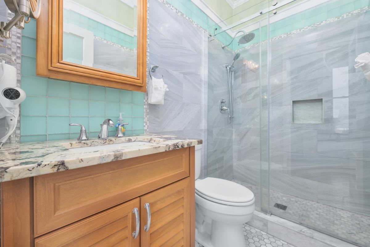 Harbor View at the Colonial - Condo overlooking Black River, walking distance to beach and downtown - Housity