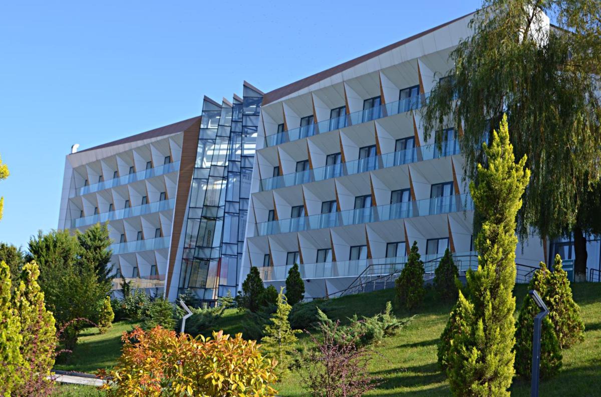 Arena Grand Hotel - Housity
