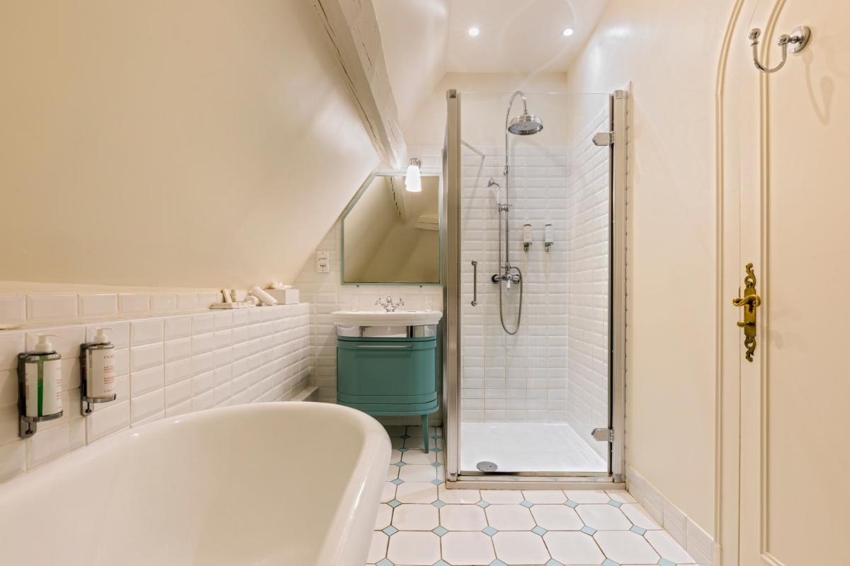 Salle de bains dans l'établissement Les Hauts de Loire Relais & Châteaux