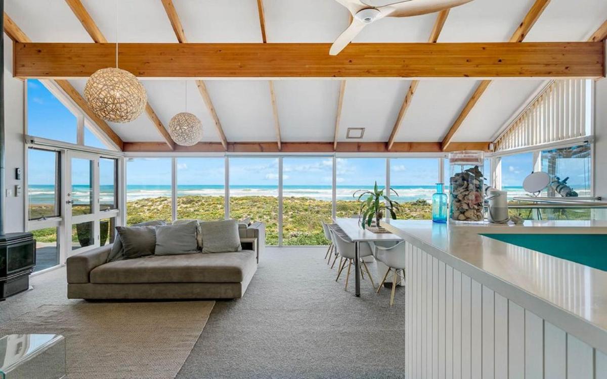 Glass House By The Ocean Wi-fi - Housity