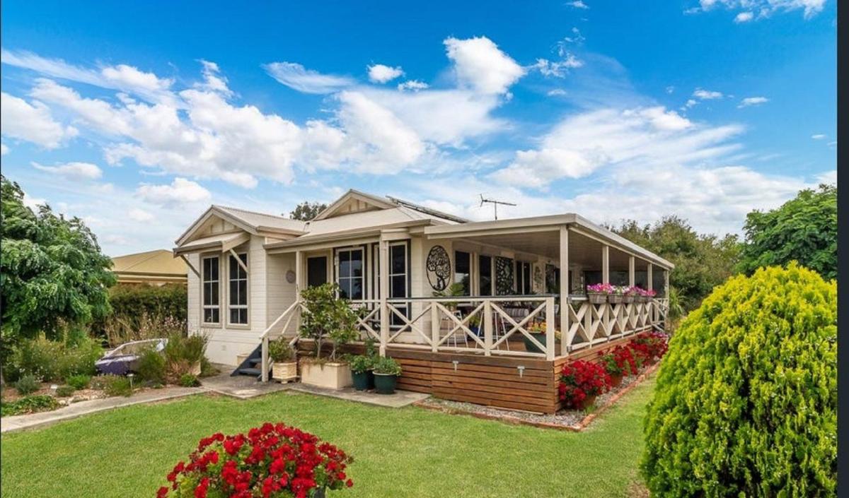 Milang Lakefront Retreat - Housity
