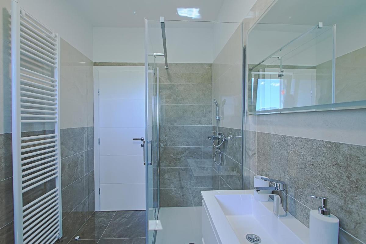 Guesthouse Viktorija Flat - Deluxe Apartment - Housity