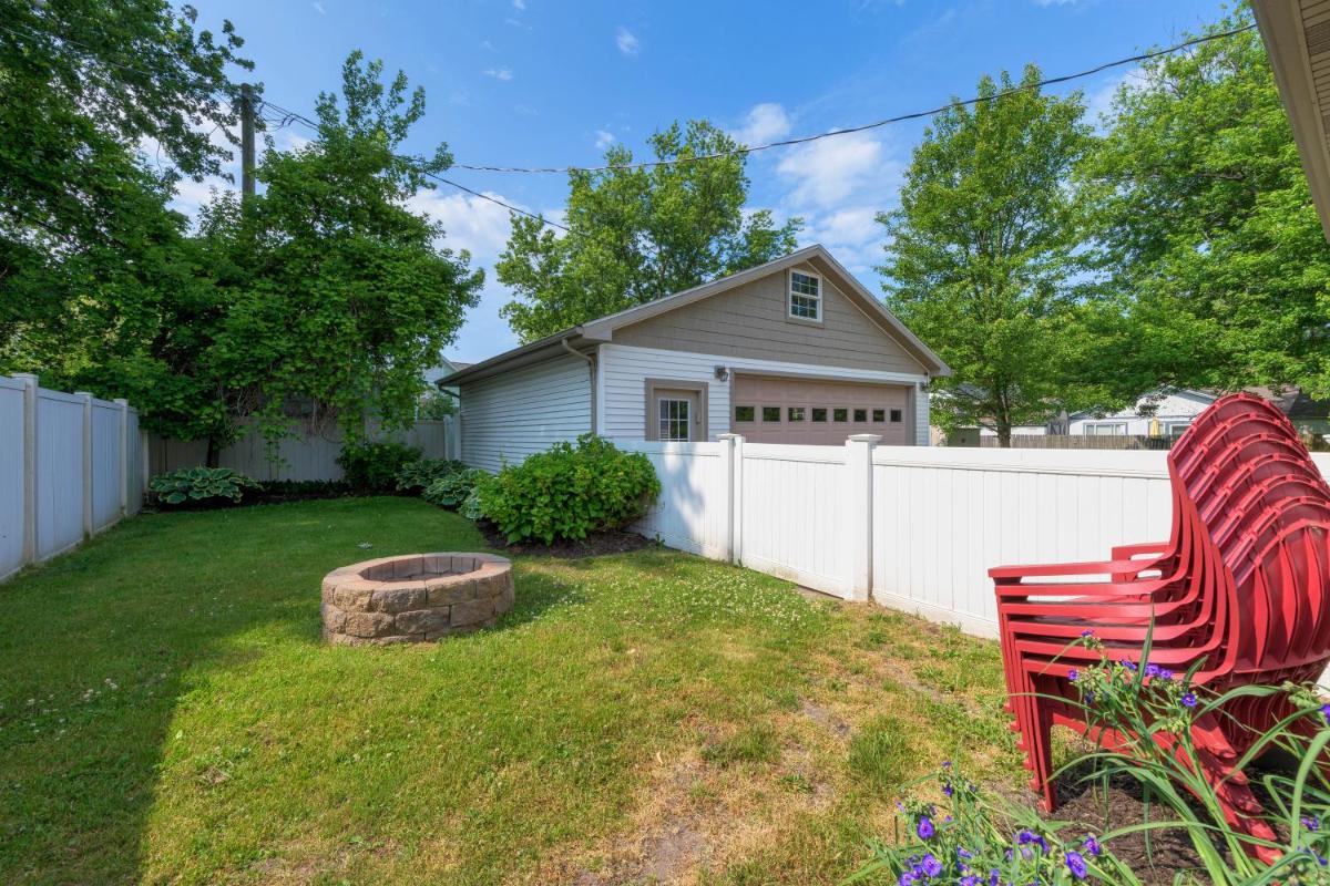Mystic Cottage 1940 - Housity