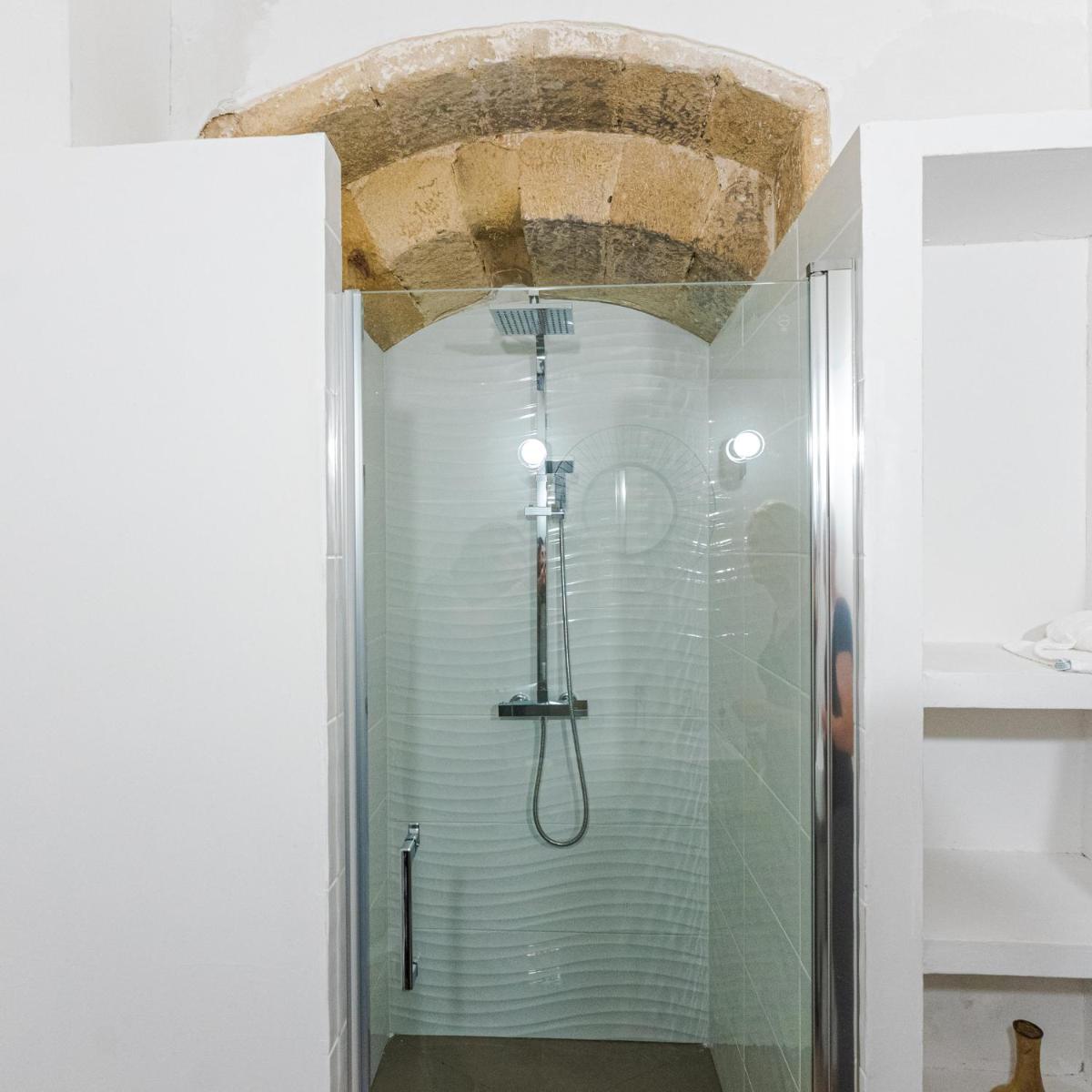 Salle de bains dans l'établissement Le Château d'Argens
