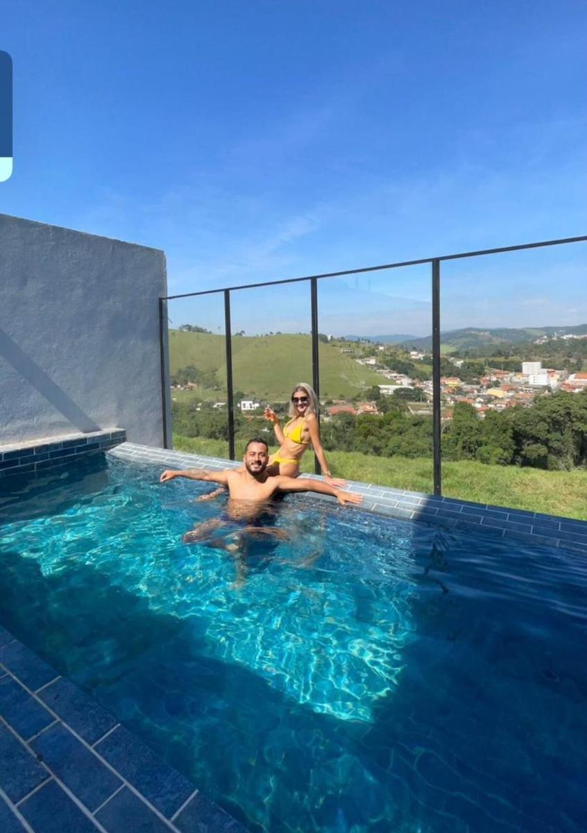 Suite Luxo com Piscina Privativa e Jacuzzi - Housity