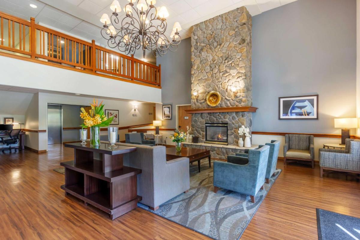 Best Western Plus Edmonds Harbor Inn - Housity