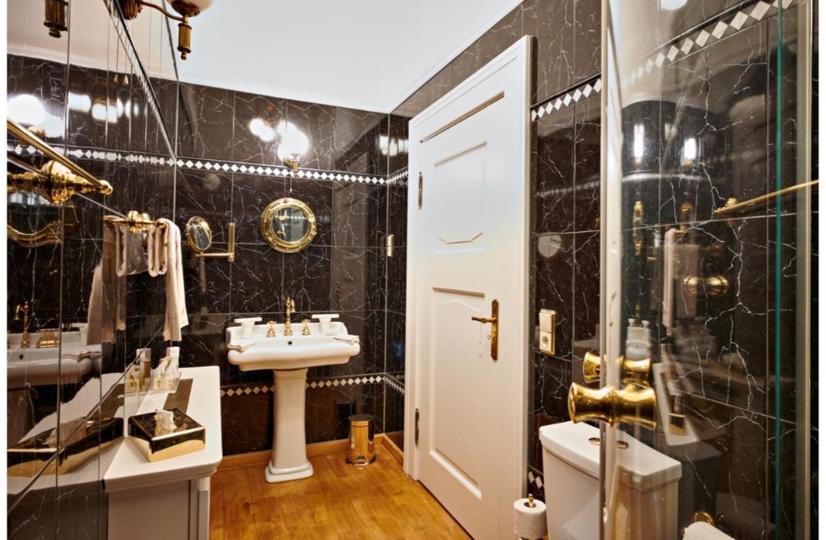 Ein Badezimmer in der Unterkunft Bernsteinschloss