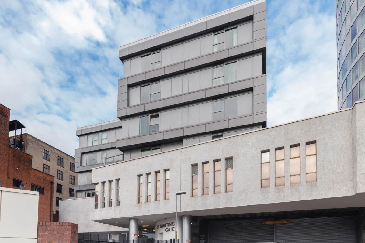 Stylish 2 bedroom City Centre Apartment sleeps 6 with Free Convenient Bullring , Grand Central Parking - Housity