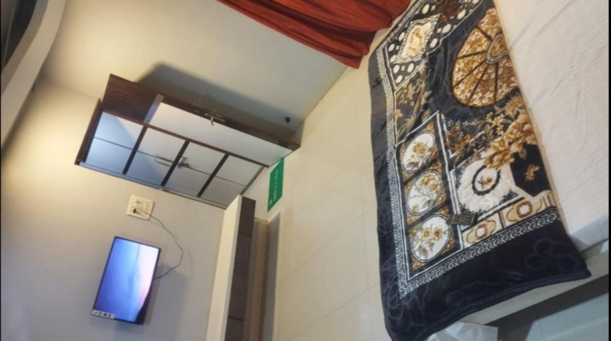 Hotel Apera by New food Restaurant - Housity