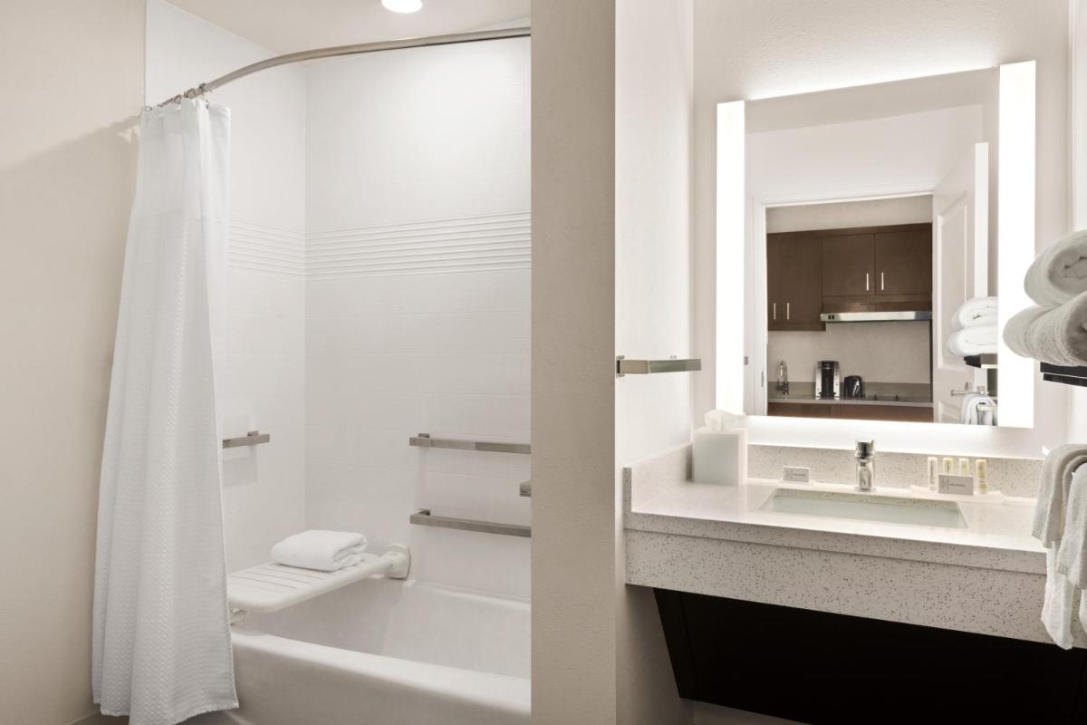 TownePlace Suites Cedar Rapids Marion - Housity