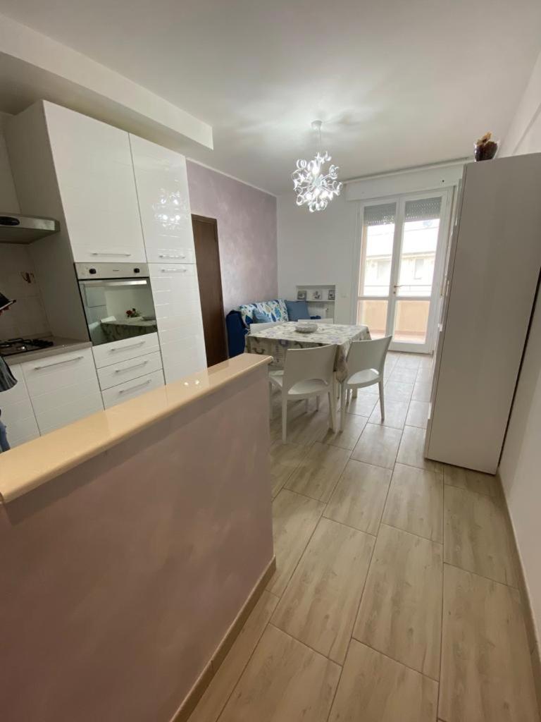 Viola lido adriano - Housity