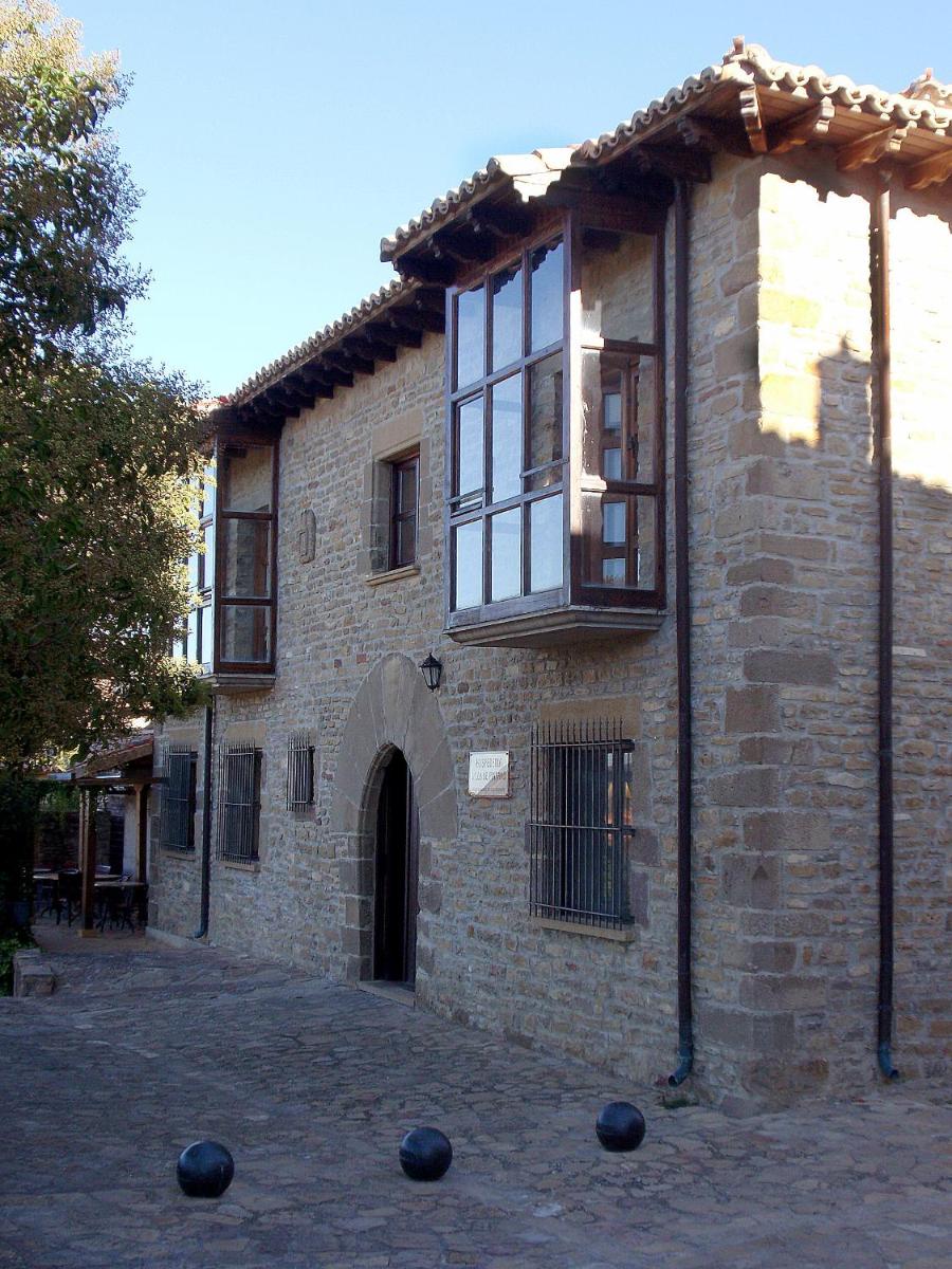 Hospedería Villa de Pintano - Housity