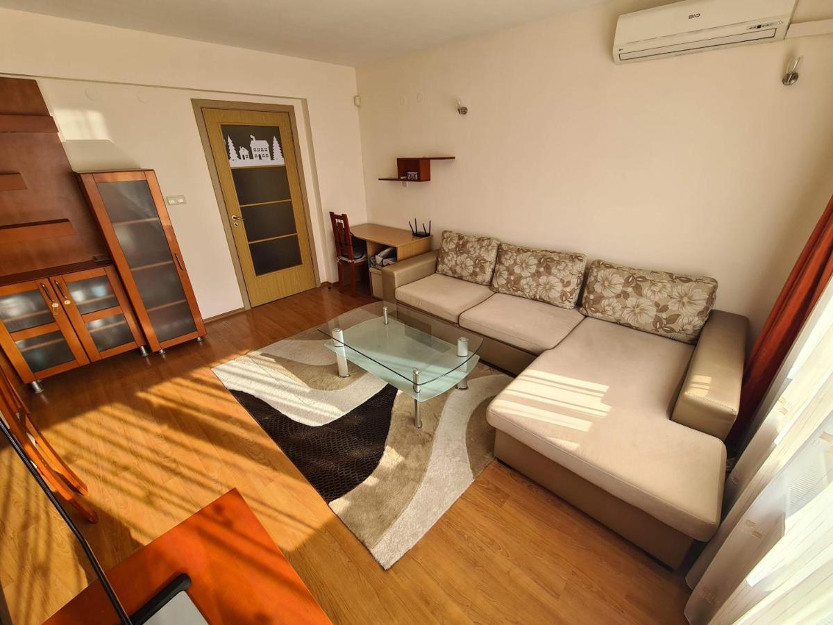 Spacious 2 Bedroom Apartment - Housity