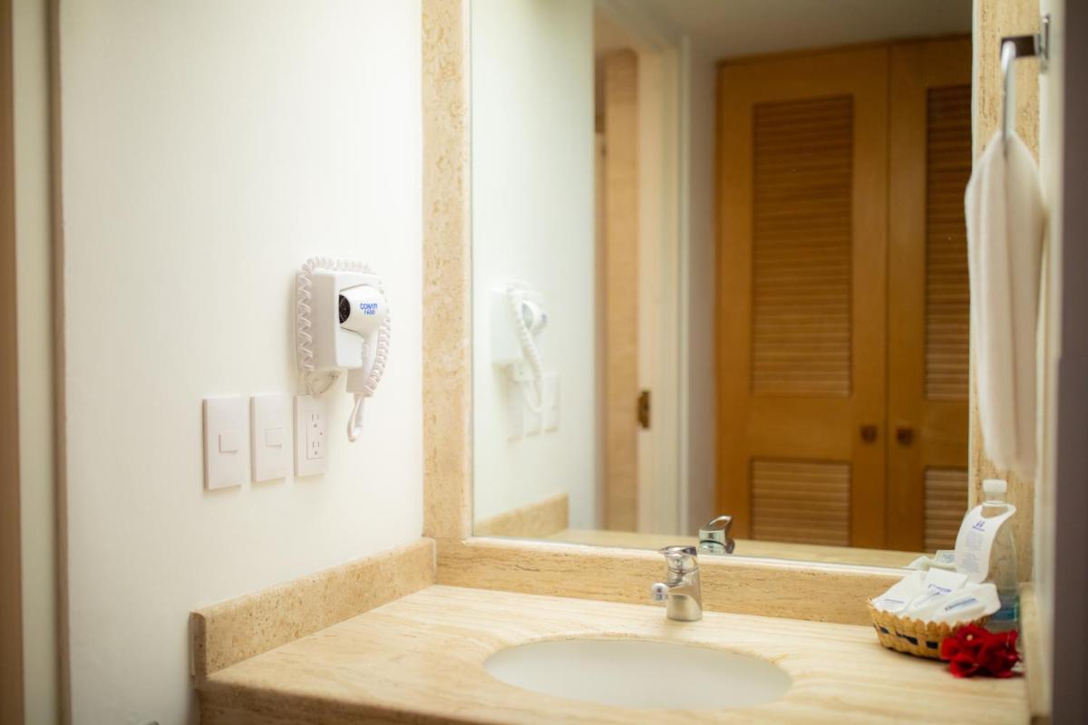 Hotel Horizon & Convention Center - Housity